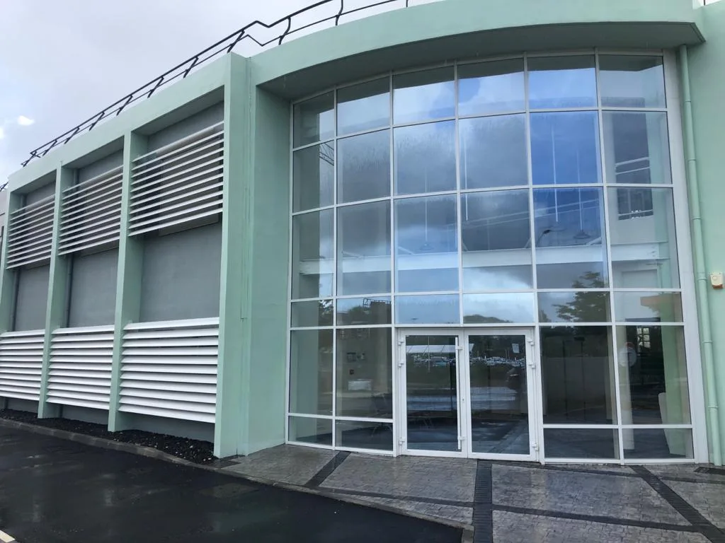 Batiment DOTHEMAR – VOLETS ROULANTS + BRISE SOLEIL AILE D AVION ALB – Michel Corbin